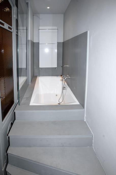 Apartamento Charme And Relax In Downtown Parma Exterior foto